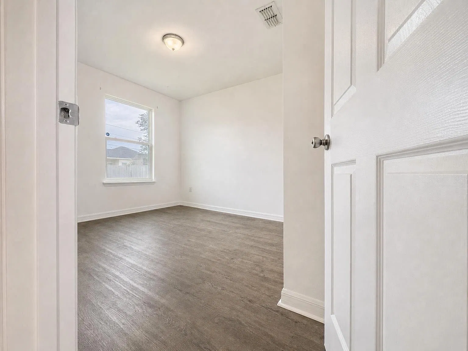 3 bed, 2.0 bath, 1020 sqft, $1,650 — Photo 3