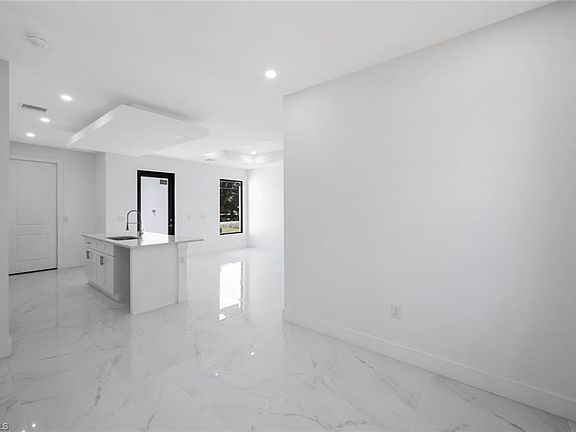 3rd image of 100 Parish DR