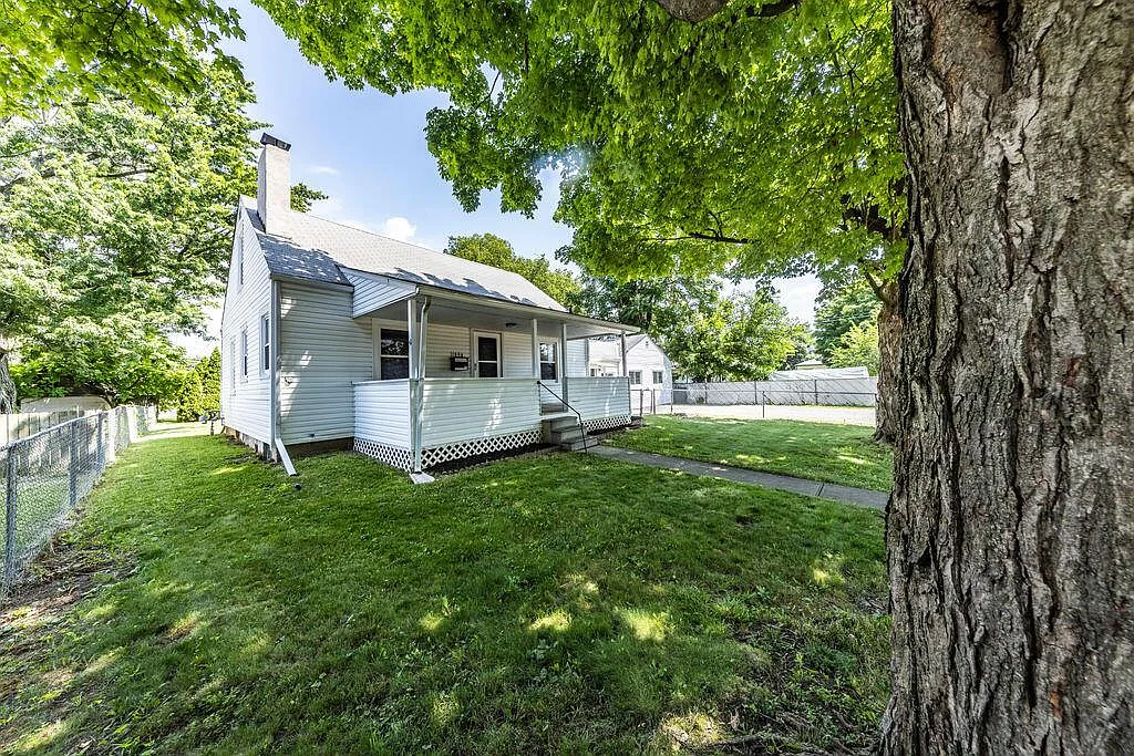 1894 Doren Ave photo 1