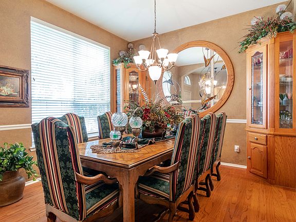 3rd image of 6017 Deer Run Dr