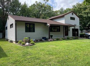 1503 SW Macvicar Ave, Topeka, KS 66604