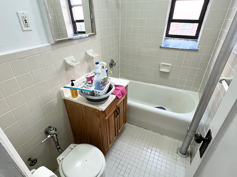 4529 42nd St #4 — Photo 21