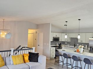 533 Clover Leaf Pkwy NE, Blaine, MN 55434