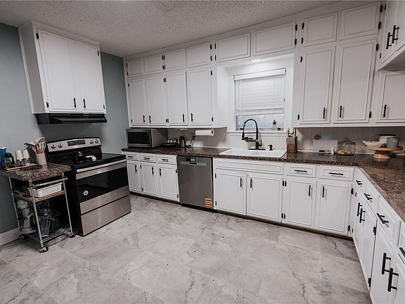 3rd image of 633 Tutt Ave
