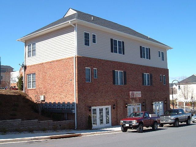 1st image of 634 Wyndhurst Dr APT D