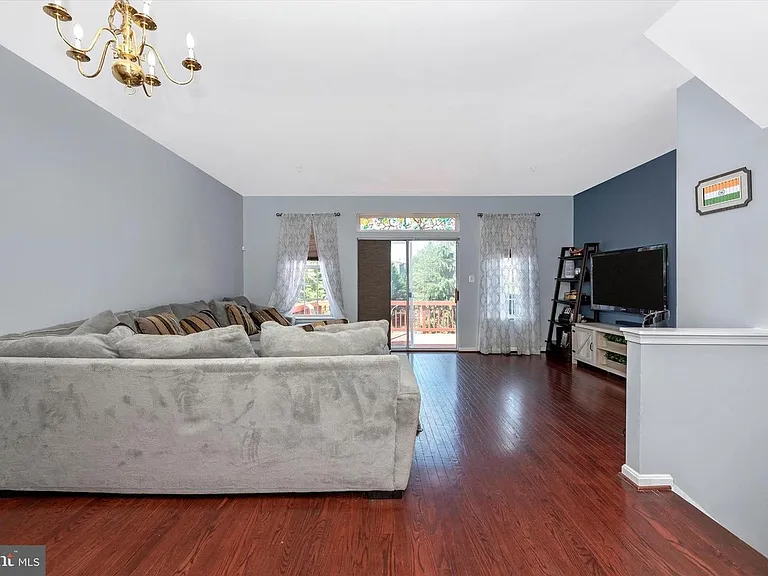 124 Cavenrock Ct — Photo 10