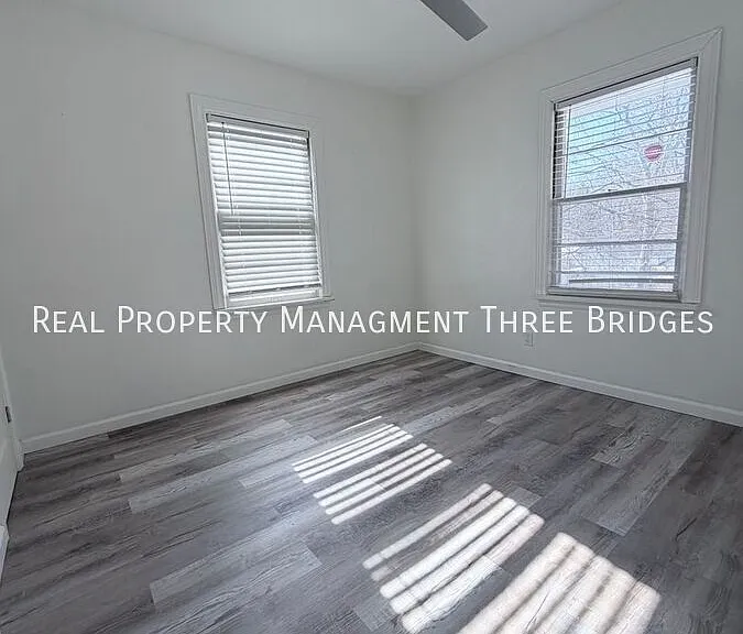 35 S Barat Ave — Photo 8