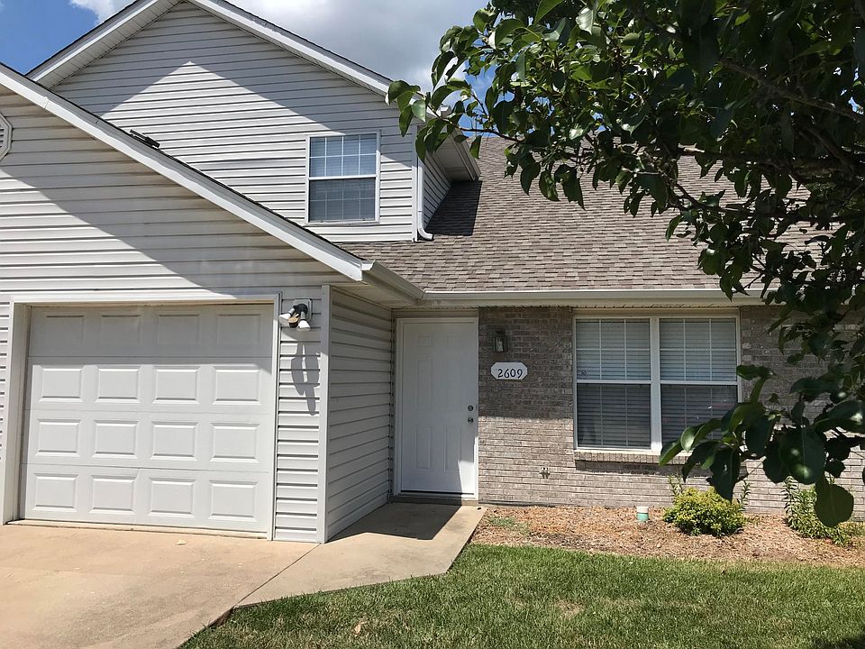 1st image of 2609 Northampton Dr
