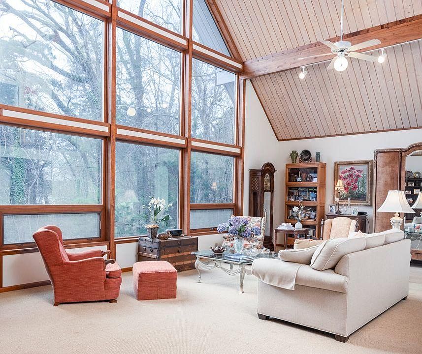 1st image of 104 Forest Hill Dr