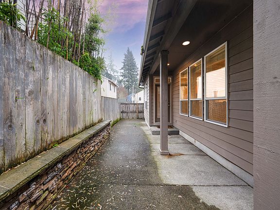 3rd image of 10100 NE 28th Pl