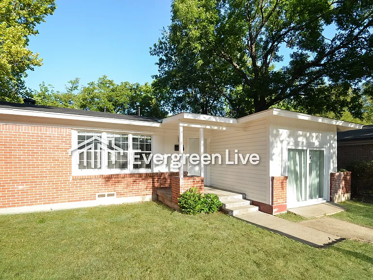 3811 Vanette Ln — Photo 2
