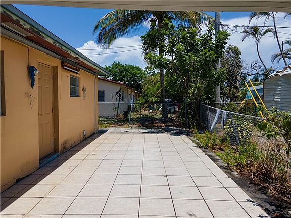 5th image of 1350 SW 11th Avenue