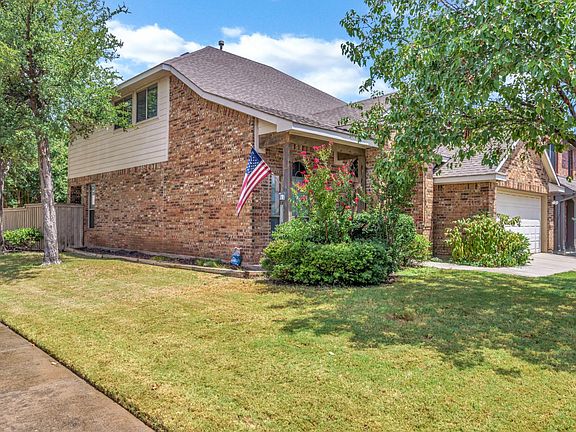 3rd image of 2701 Saint Johns Dr