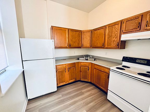 5th image of 613 W Breckinridge St APT 1