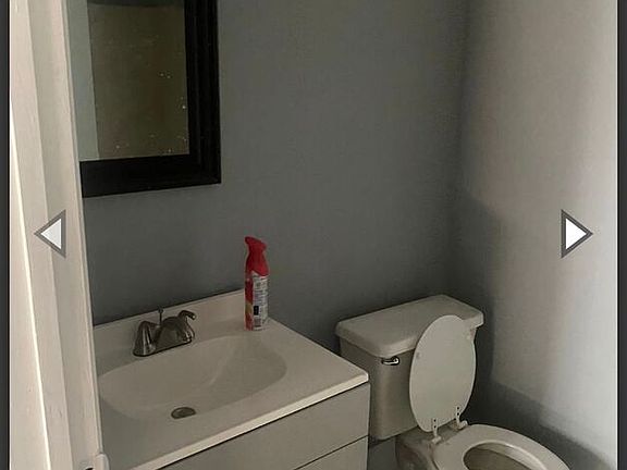 3rd image of 1527 Henley St
