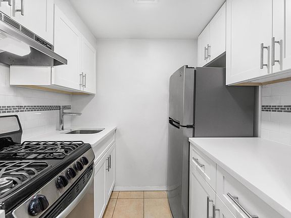 3rd image of 220 E 67th St APT 1A