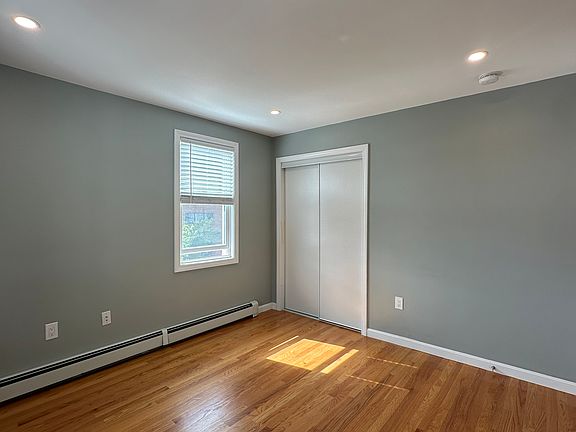 4th image of 69 Holmes St #2