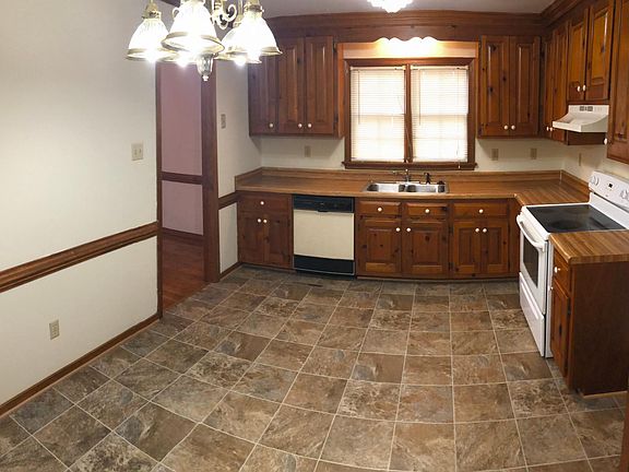 Eat in kitchen