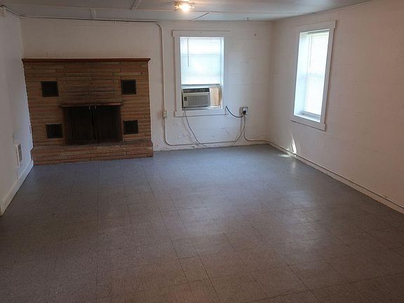 3rd image of 940 N Baker Ave Unit B