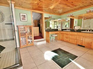 8 Jencks Rd, Cumberland, RI 02864