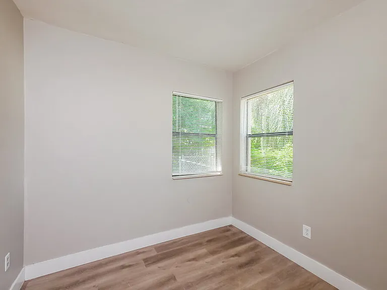 381 Carolina Ave — Photo 13