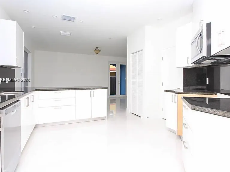 15631 SW 11th Ter — Photo 9