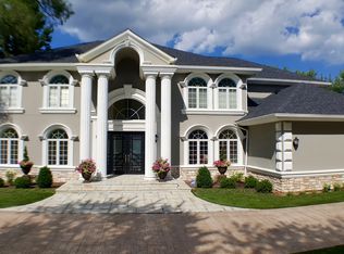 455 Whittier Ln, Northfield, IL 60093