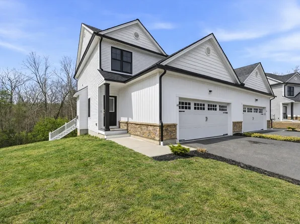 60 Compass Point Dr #29, Douglas, MA 01516