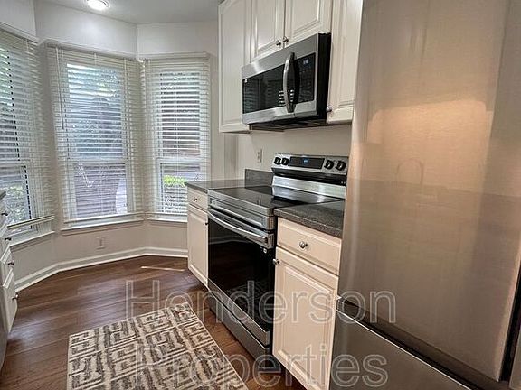 4th image of 607 Queens Rd APT D