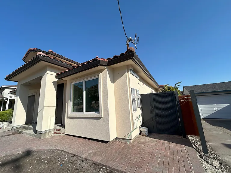 536 Emerson St — Photo 8