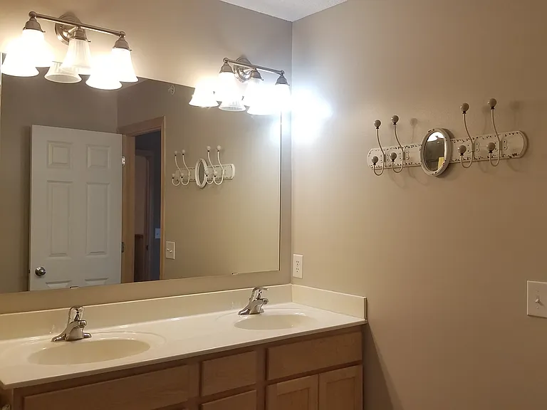 11749 Emery Village Dr N — Photo 15