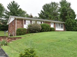 909 Charway Dr, Johnson City, TN 37601