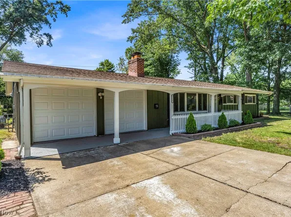 568 Huntley Ct, Bay Village, OH 44140