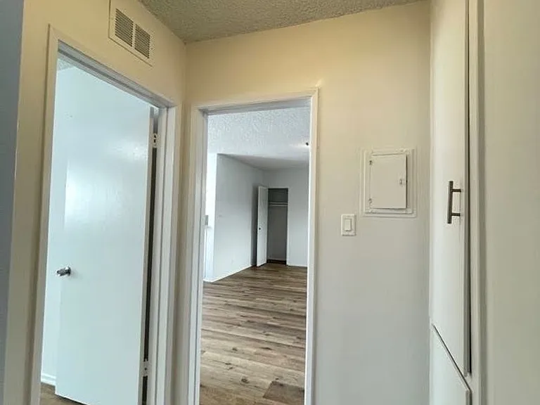 6632 Darby Ave — Photo 17