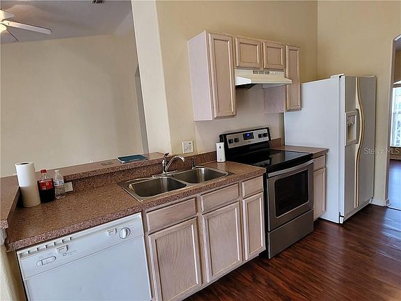 4th image of 702 Fisher Dr