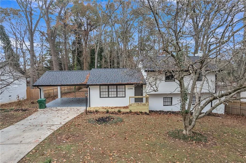 4 bed, 2.0 bath, 1971 sqft, $2,400 — Photo 2