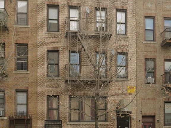 5th image of 3210 Bainbridge Ave