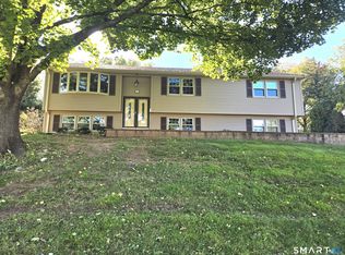 21 Downing Cir, Bloomfield, CT 06002