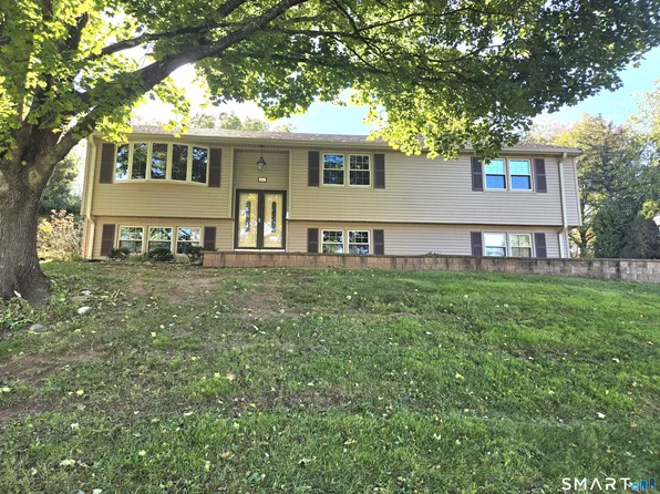 21 Downing Circle, Bloomfield, CT 06002