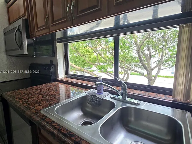 16909 N Bay Rd #321 — Photo 37