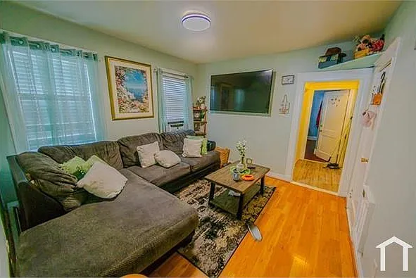 3 bed, 1400 sqft, $3,580 — Photo 3