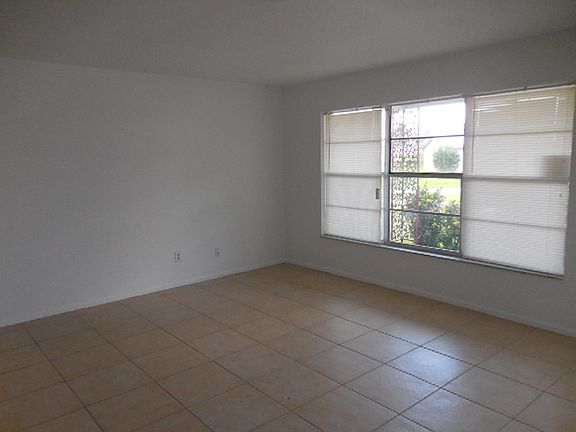 3rd image of 230 SE Camino St