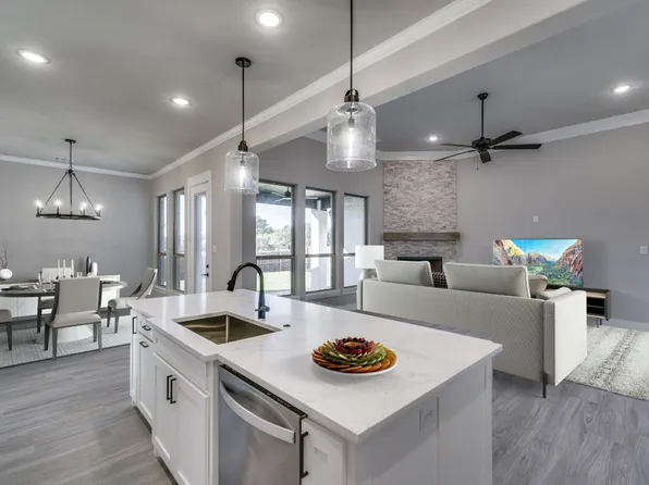 202 Heatherstone Dr, Midlothian, TX 76065