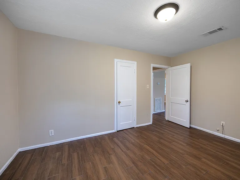 305 Harris Blvd — Photo 16