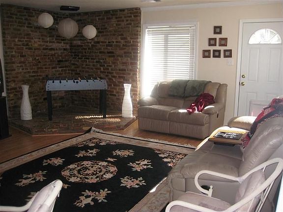 2nd image of 1613 Bowling Green Dr