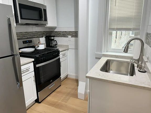 3rd image of 131 Park Dr APT 3