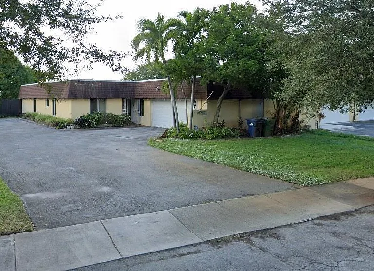 19112 W Lake Dr — Photo 1