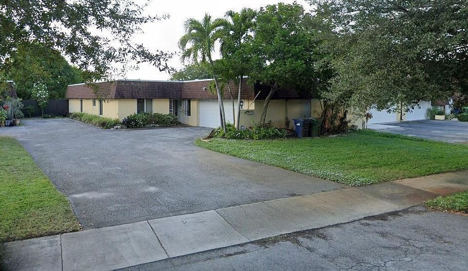 1st image of 19112 W Lake Dr