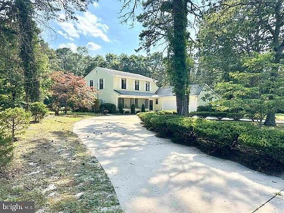 2nd image of 814 Berrywood Ln