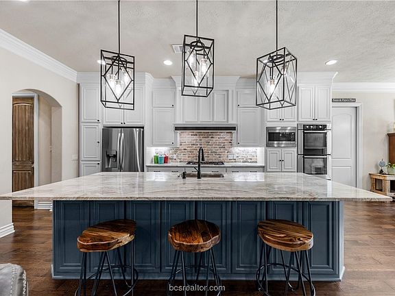3rd image of 5407 Crosswater Dr